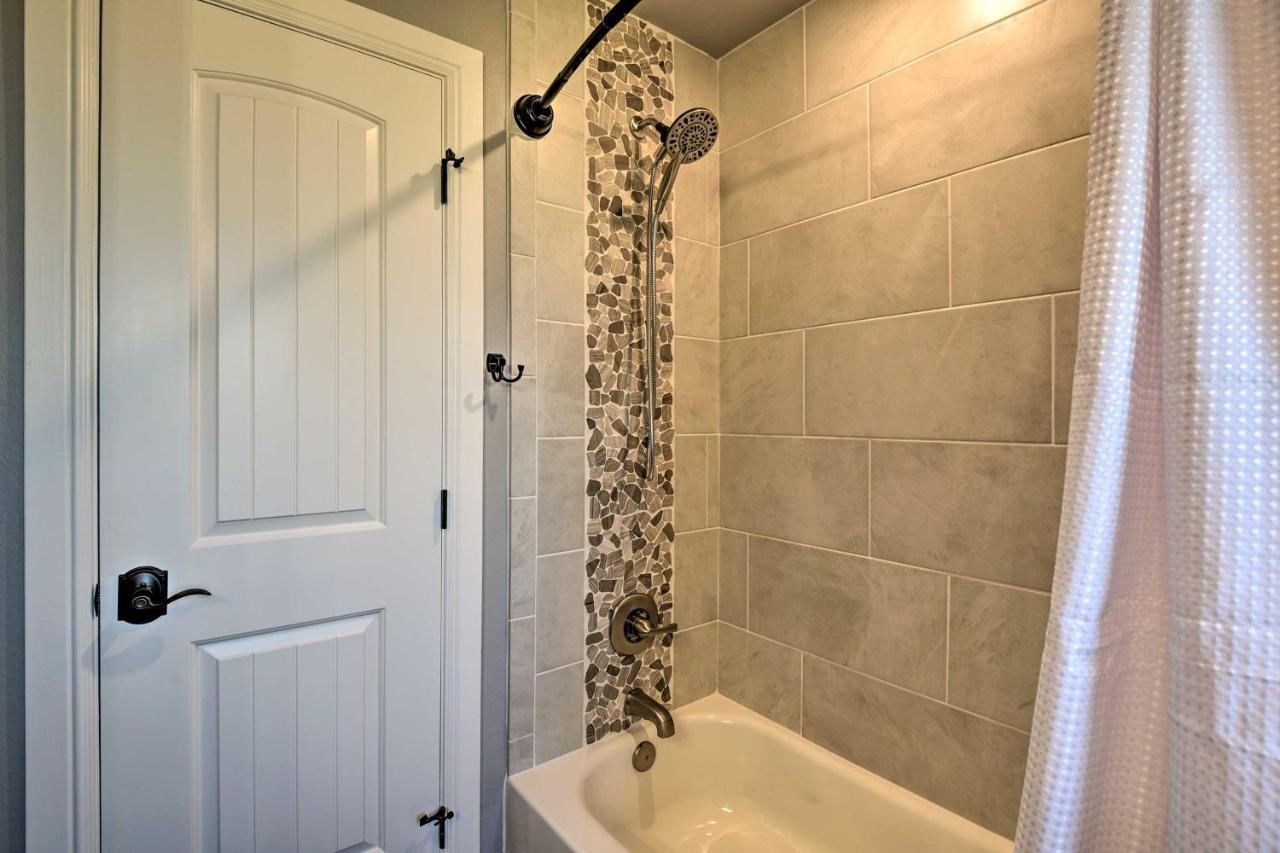 Granbury Home With Hot Tub And Furnished Patio! 外观 照片