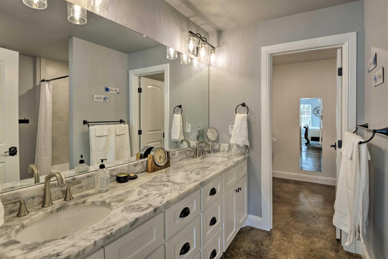 Granbury Home With Hot Tub And Furnished Patio! 外观 照片