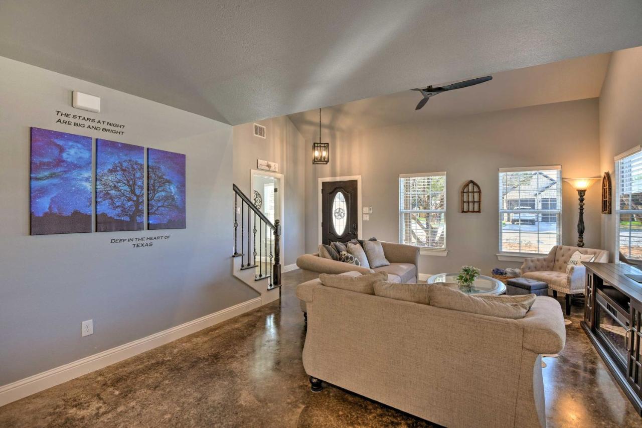 Granbury Home With Hot Tub And Furnished Patio! 外观 照片