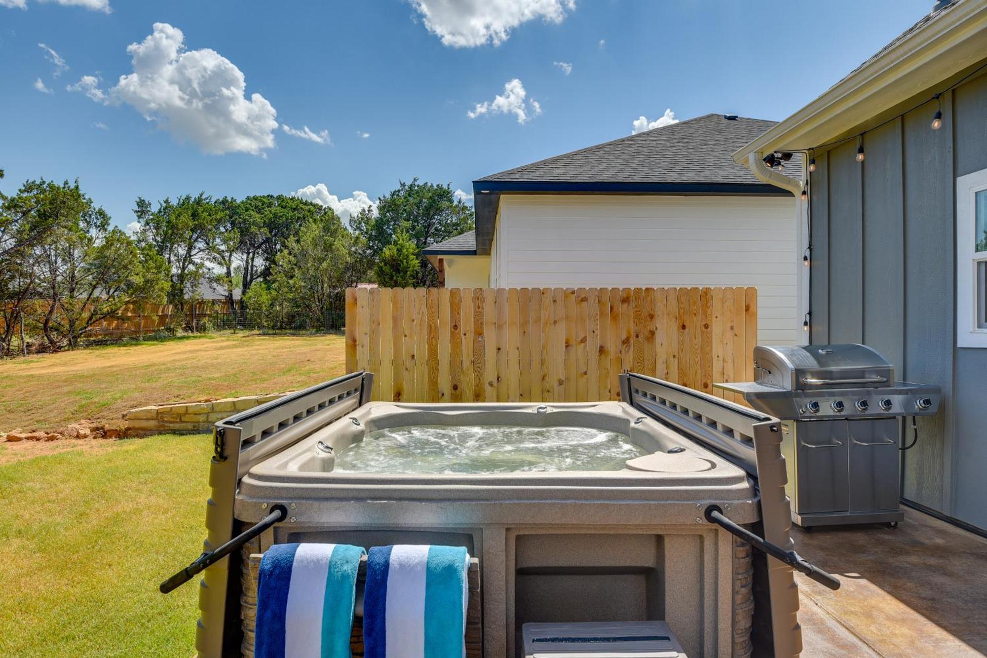 Granbury Home With Hot Tub And Furnished Patio! 外观 照片