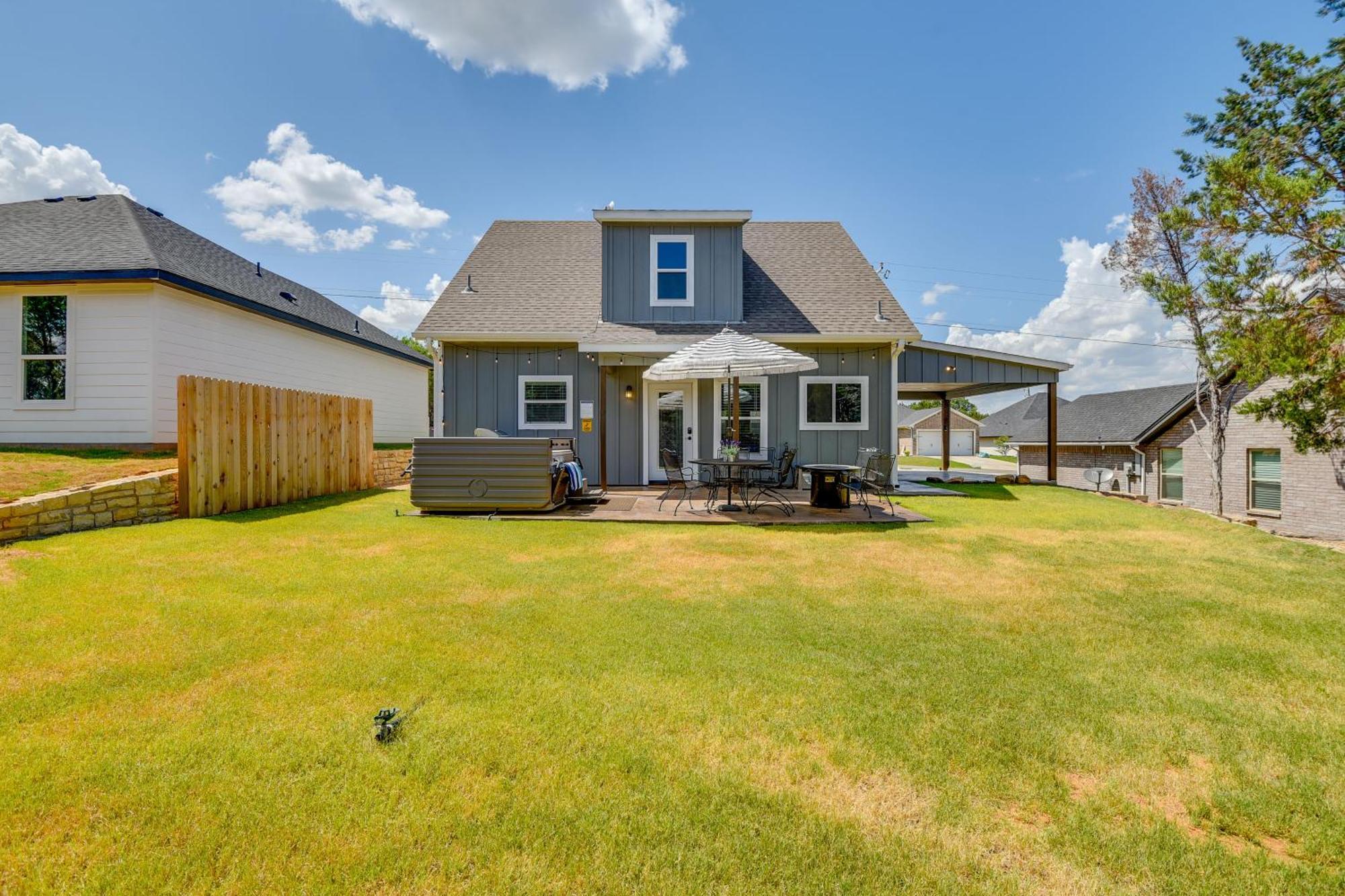 Granbury Home With Hot Tub And Furnished Patio! 外观 照片